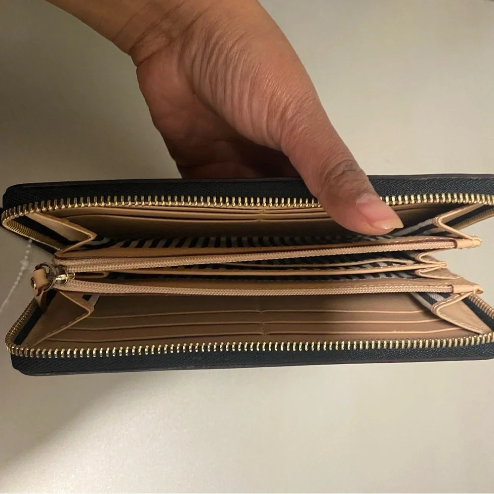 Like New/EUC Kate Spade Mercer Street Lacey Zip Around Wallet in Black